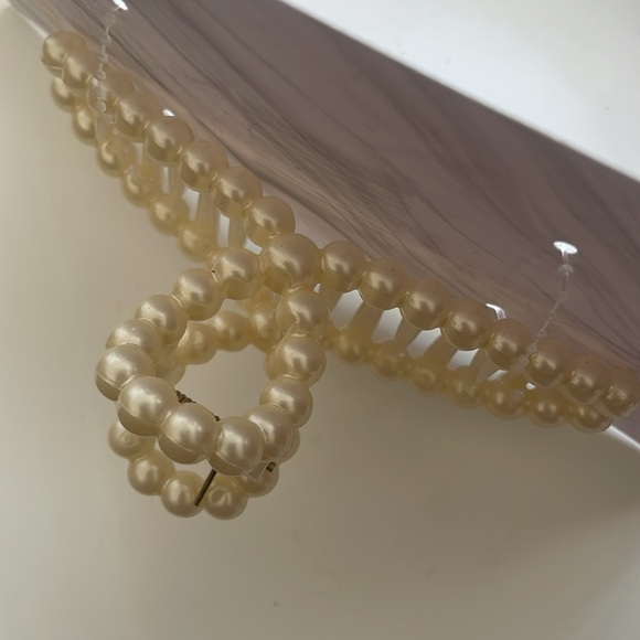 Large Faux Pearl Hair Claw Clip - Picture 5 of 6
